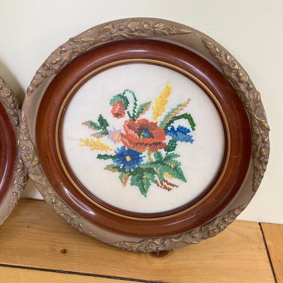 Pansy & Poppy Cross Stitch Embroidery Round Gesso Picture Frame Vintage Set of 2 - Picture 3 of 11